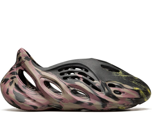 YEEZY Foam RNR MX Carbon